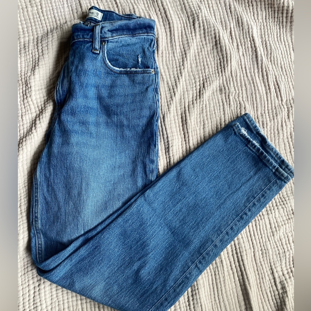 Abercrombie & Fitch The 90s Straight Ultra High Rise size 25